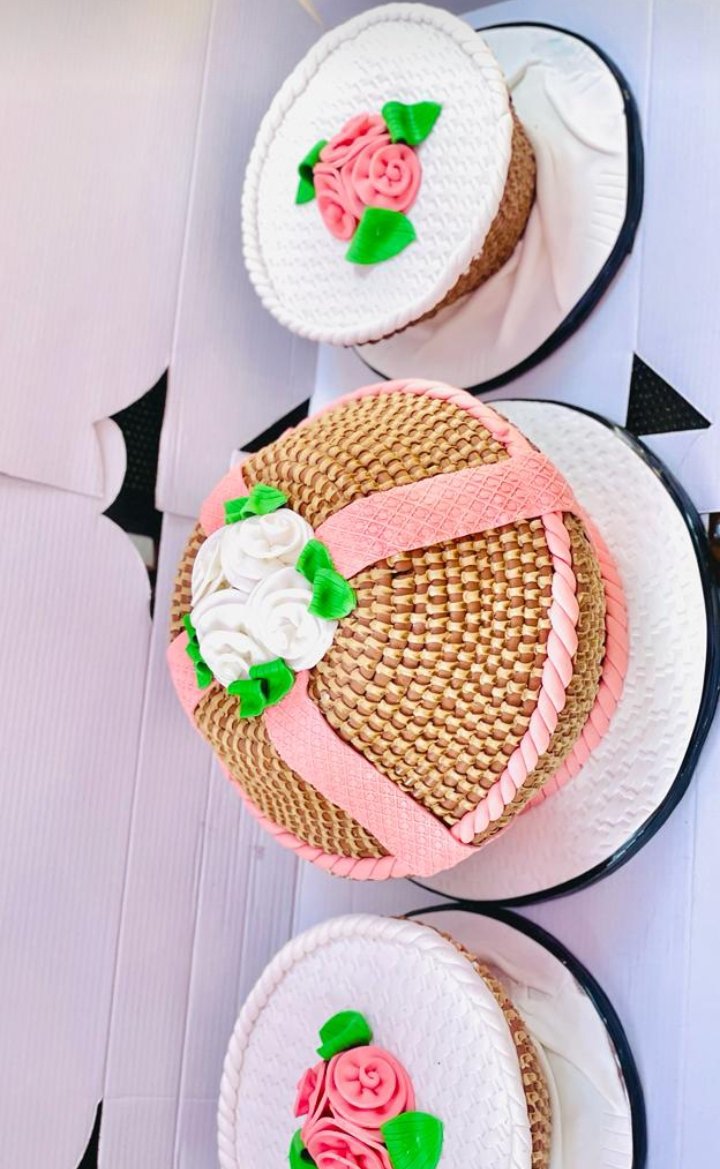 Introduction cakes( kukyala/ kwanjula)